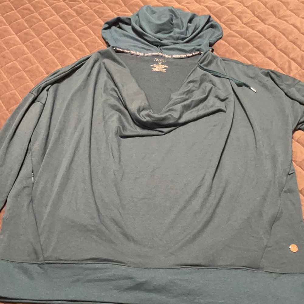 Loose neck Hoodie with side split and pockets.